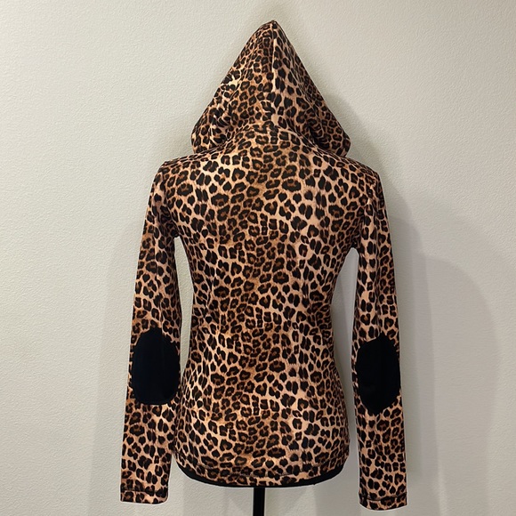 VIE ACTIVE NWOT LEOPARD 🐆 PRINT ZIP UP HOODIE XS - Picture 5 of 10